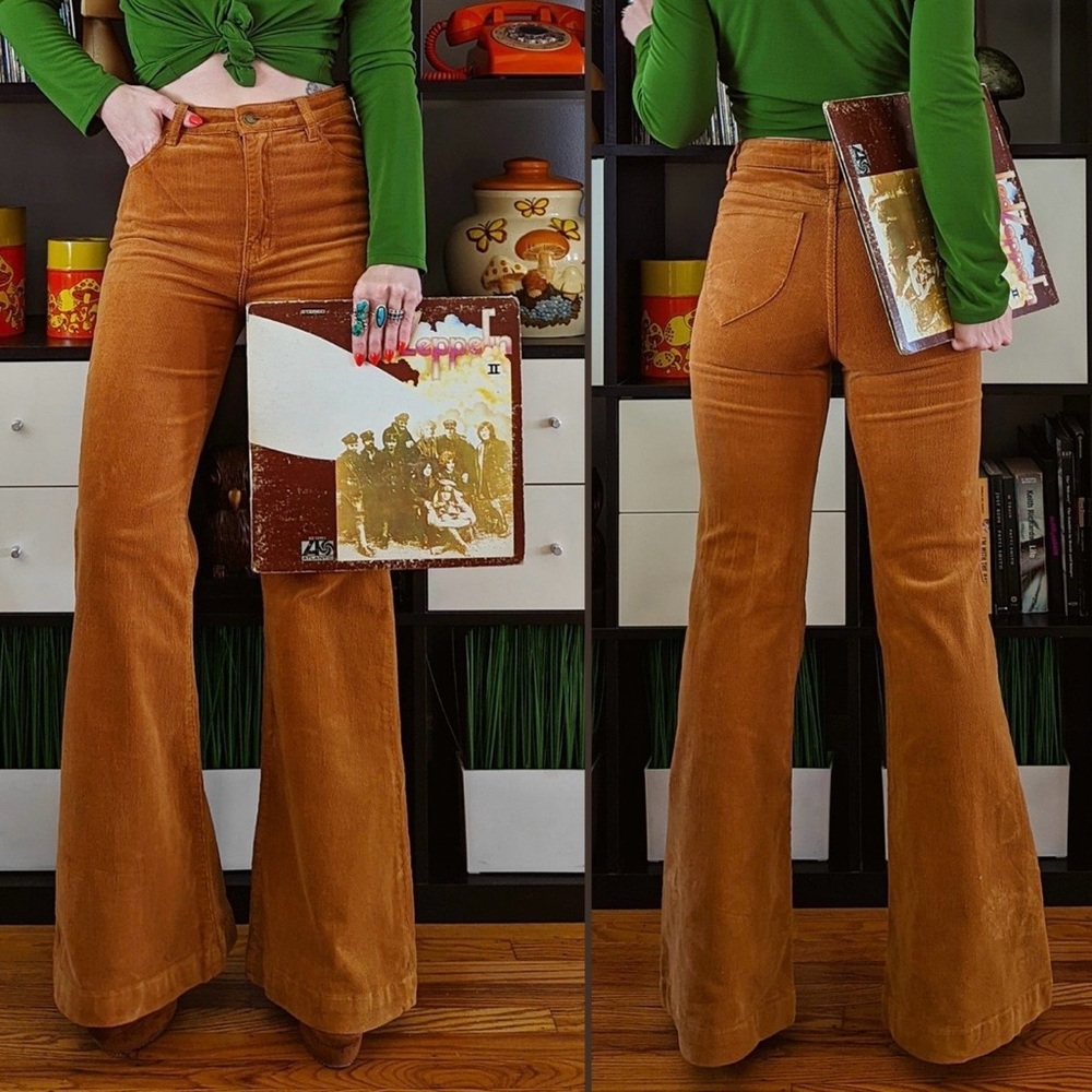 NWOT Rolla’s EastCoast Flare Pants in Camel Corduroy 25